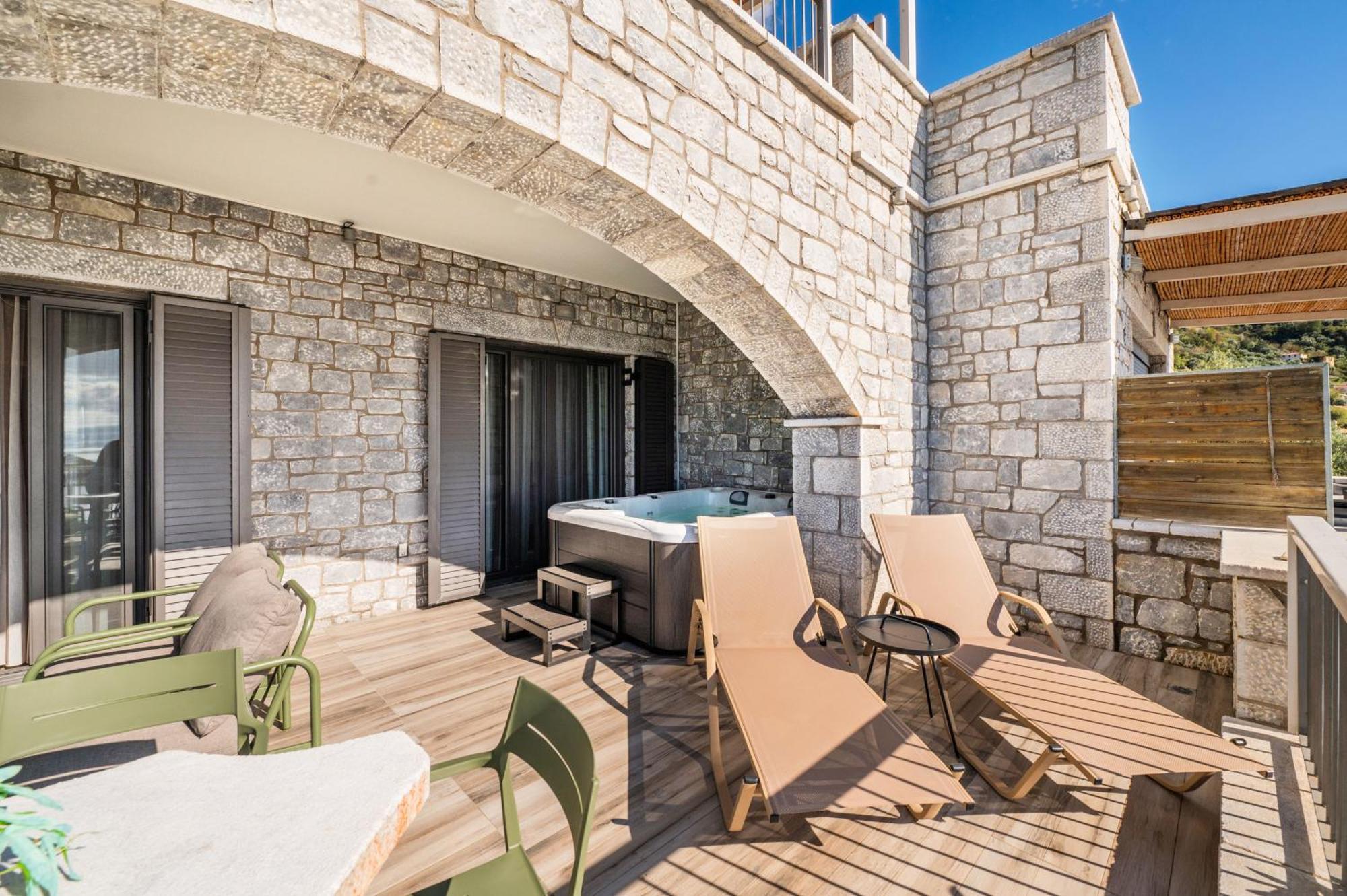 Petra Thea Apartment Kalamata Bagian luar foto